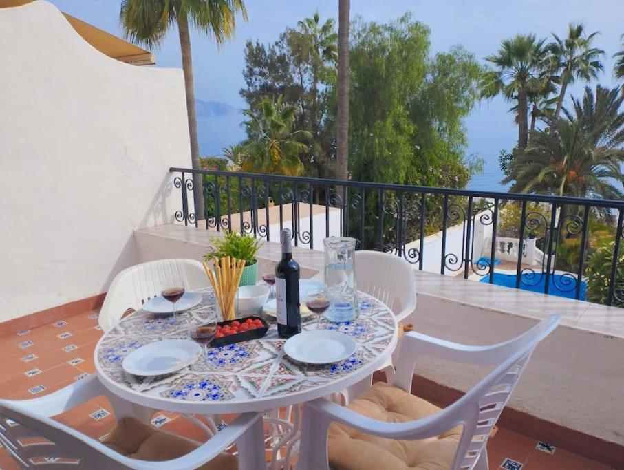 Beautiful 2 Bedroom In Calle Carabeo, Nerja Exteriör bild