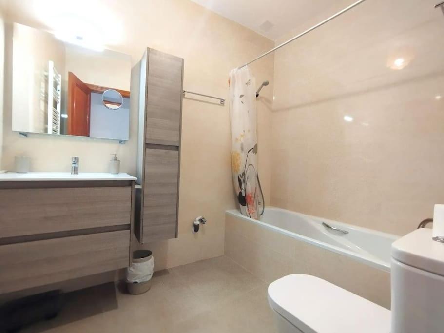 Beautiful 2 Bedroom In Calle Carabeo, Nerja Exteriör bild